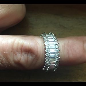 925 SILVER BAND WHITE SAPPHIRE RING